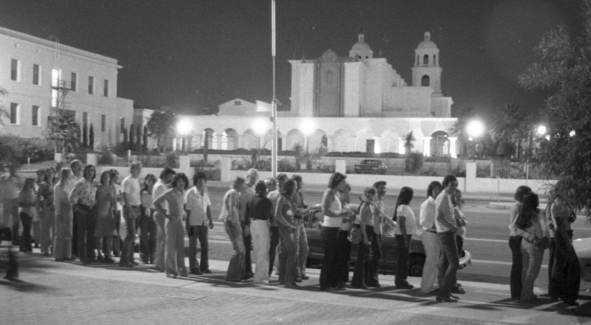 Lining up to see Wings